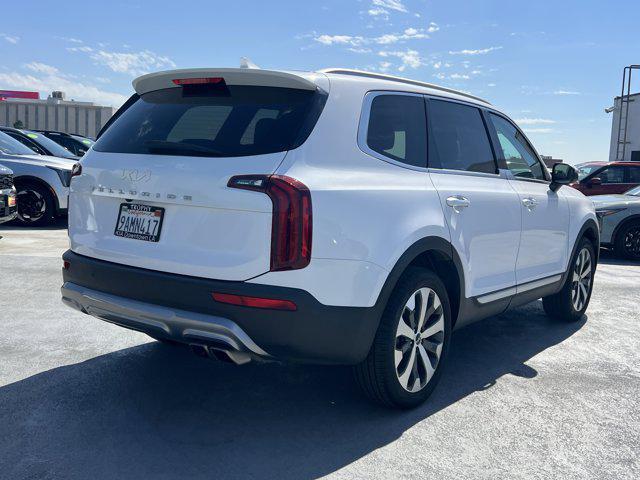Photo of 2022 Glacial White Pearl Kia Telluride