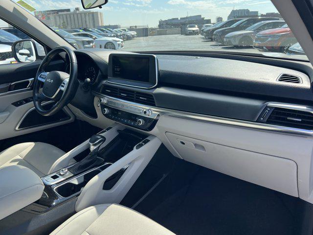 Photo of 2022 Glacial White Pearl Kia Telluride