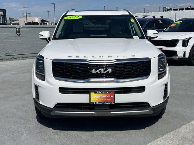 Photo of 2022 Glacial White Pearl Kia Telluride