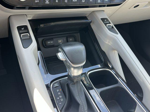 Photo of 2022 Glacial White Pearl Kia Telluride