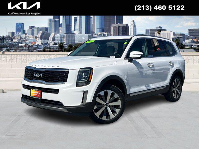 Photo of 2022 Glacial White Pearl Kia Telluride