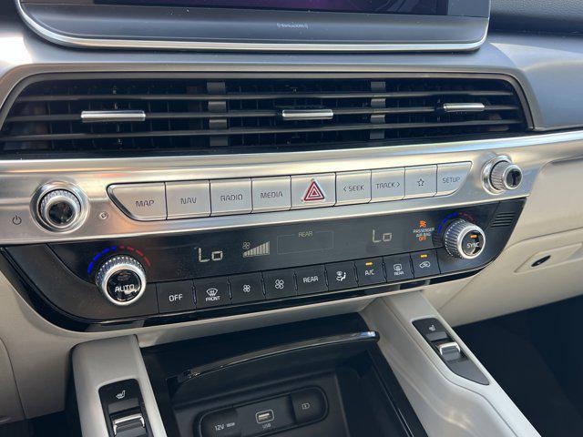 Photo of 2022 Glacial White Pearl Kia Telluride