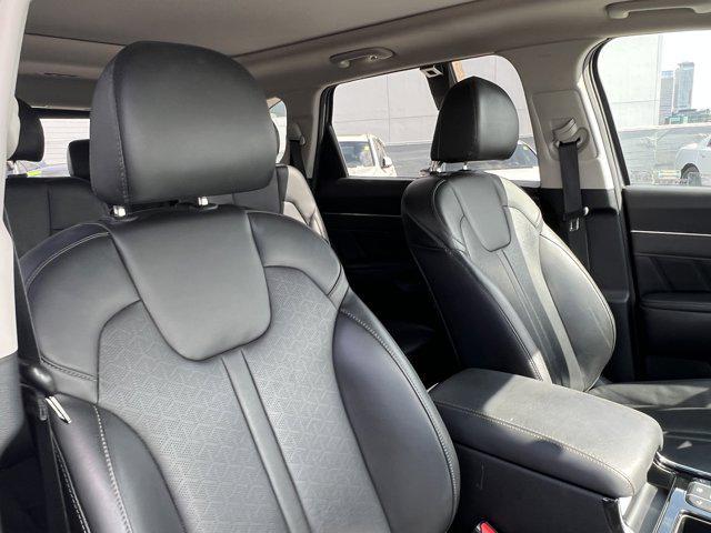 Photo of 2022 Gravity Grey Kia Sorento