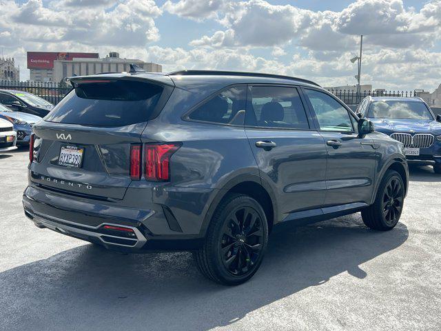 Photo of 2022 Gravity Grey Kia Sorento