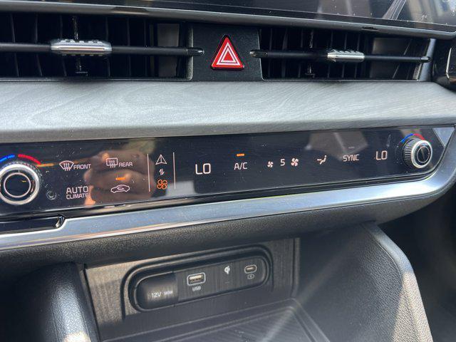 Photo of 2024 Gravity Gray Kia Sportage