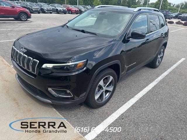 Photo of 2019 Diamond Black Crystal Pearlcoat Jeep Cherokee