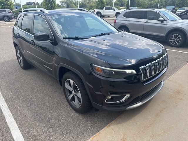 Photo of 2019 Diamond Black Crystal Pearlcoat Jeep Cherokee