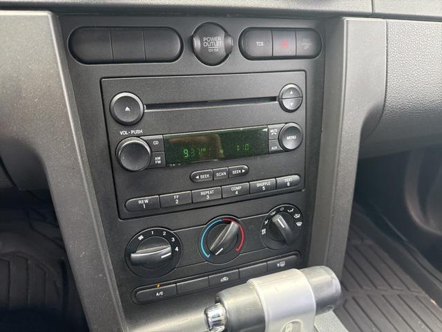 Photo of 2005 Mineral Gray Clearcoat Metallic Ford Mustang