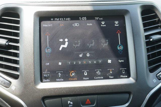 Photo of 2019 Diamond Black Crystal Pearlcoat Jeep Cherokee