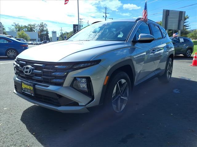 Photo of 2025 Shimmering Silver Metallic Hyundai TUCSON