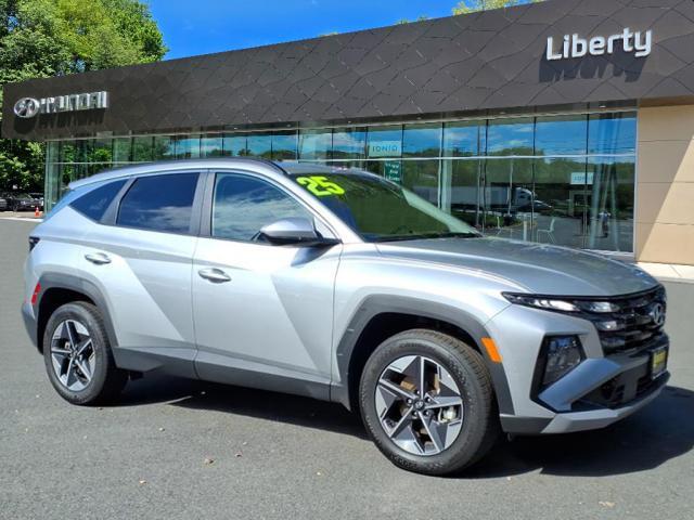 Photo of 2025 Shimmering Silver Metallic Hyundai TUCSON