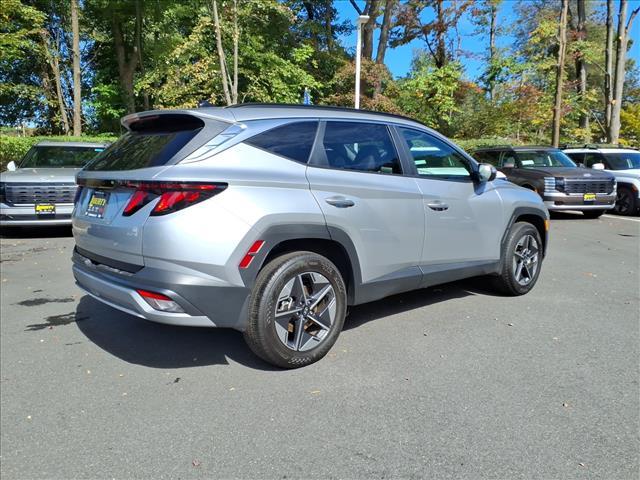 Photo of 2025 Shimmering Silver Metallic Hyundai TUCSON