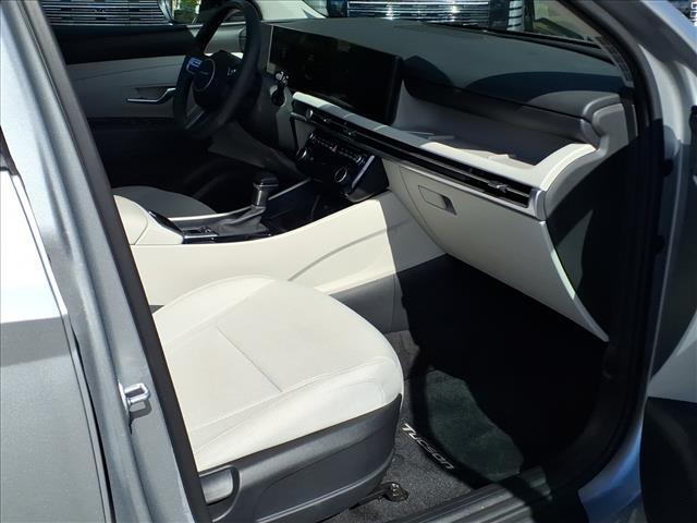 Photo of 2025 Shimmering Silver Metallic Hyundai TUCSON
