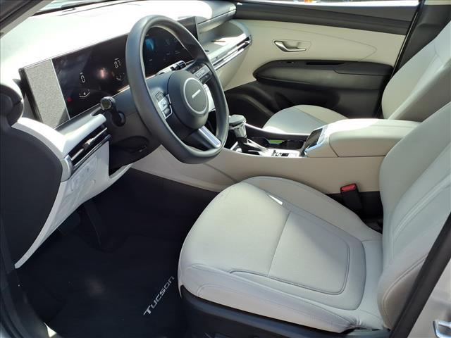 Photo of 2025 Shimmering Silver Metallic Hyundai TUCSON