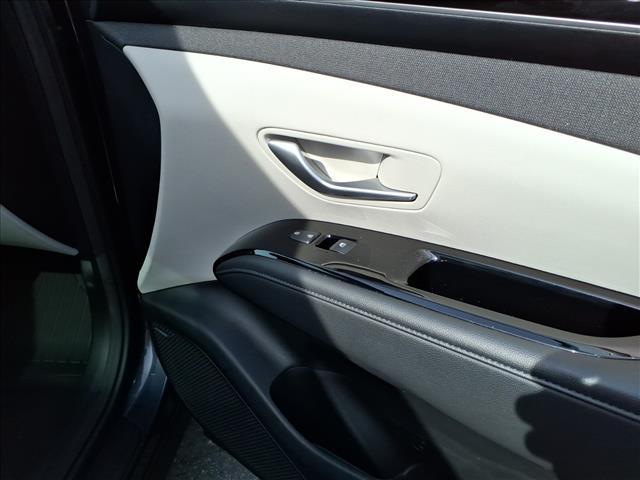 Photo of 2022 Phantom Black Hyundai TUCSON