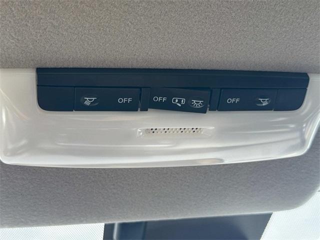 Photo of 2025 Brilliant Silver Metallic Nissan Versa