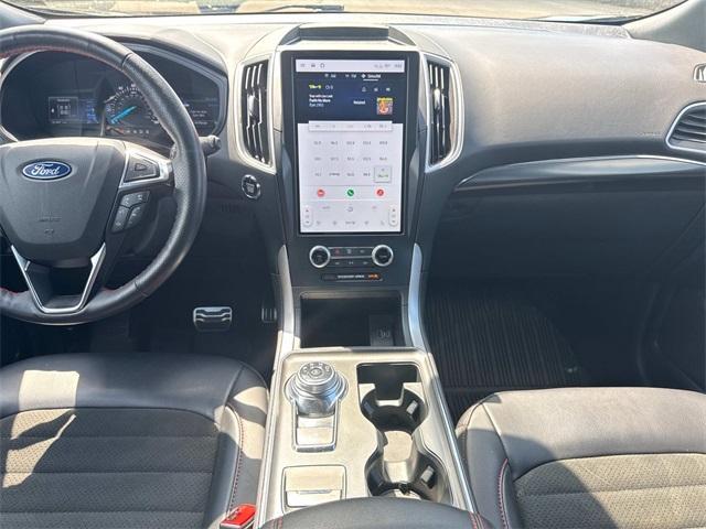 Photo of 2024 Agate Black Metallic Ford Edge