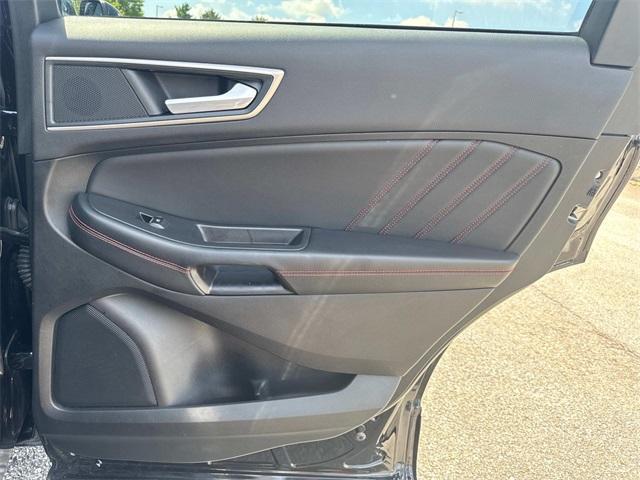 Photo of 2024 Agate Black Metallic Ford Edge