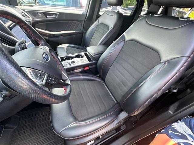 Photo of 2024 Agate Black Metallic Ford Edge