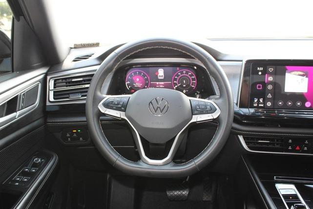 Photo of 2024 Deep Black Pearl Effect Volkswagen Atlas Cross Sport