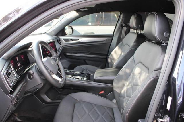 Photo of 2024 Deep Black Pearl Effect Volkswagen Atlas Cross Sport