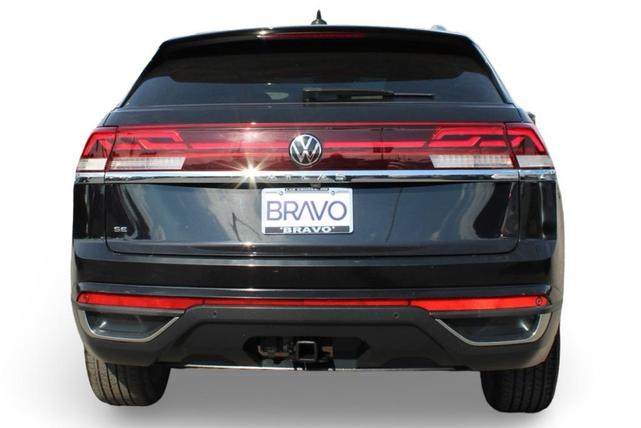 Photo of 2024 Deep Black Pearl Effect Volkswagen Atlas Cross Sport