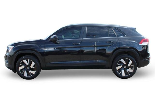 Photo of 2024 Deep Black Pearl Effect Volkswagen Atlas Cross Sport