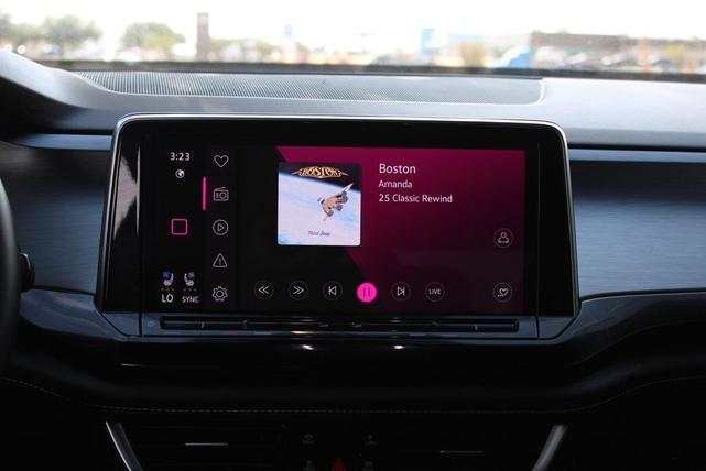 Photo of 2024 Deep Black Pearl Effect Volkswagen Atlas Cross Sport