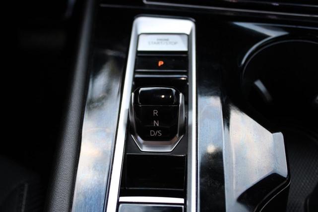 Photo of 2024 Deep Black Pearl Effect Volkswagen Atlas Cross Sport