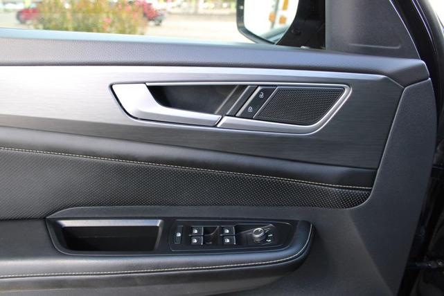 Photo of 2024 Deep Black Pearl Effect Volkswagen Atlas Cross Sport