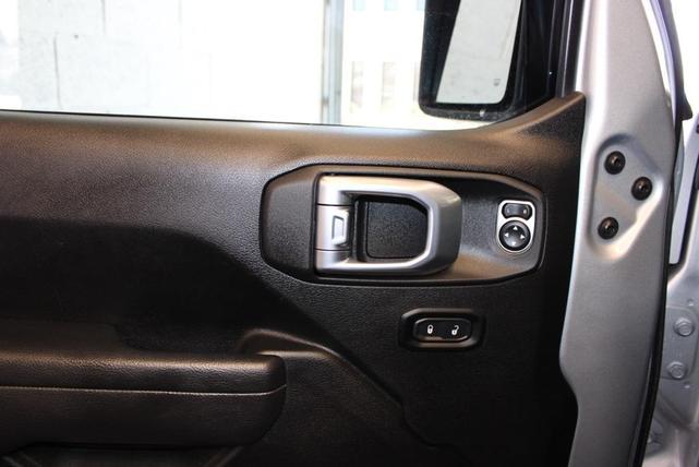 Photo of 2023 Silver Zynith Clearcoat Jeep Gladiator