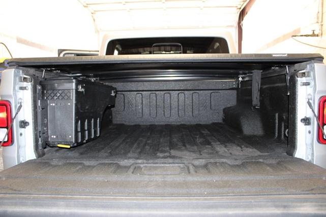 Photo of 2023 Silver Zynith Clearcoat Jeep Gladiator