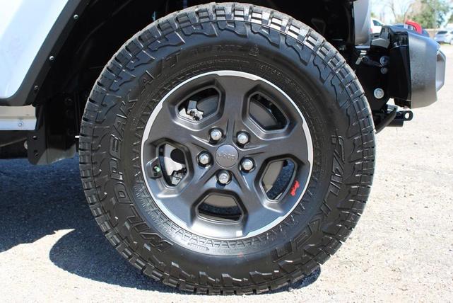 Photo of 2023 Silver Zynith Clearcoat Jeep Gladiator