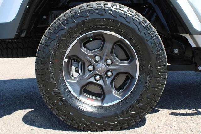 Photo of 2023 Silver Zynith Clearcoat Jeep Gladiator