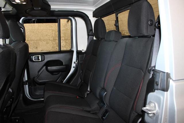 Photo of 2023 Silver Zynith Clearcoat Jeep Gladiator