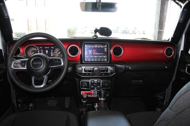 Photo of 2023 Silver Zynith Clearcoat Jeep Gladiator