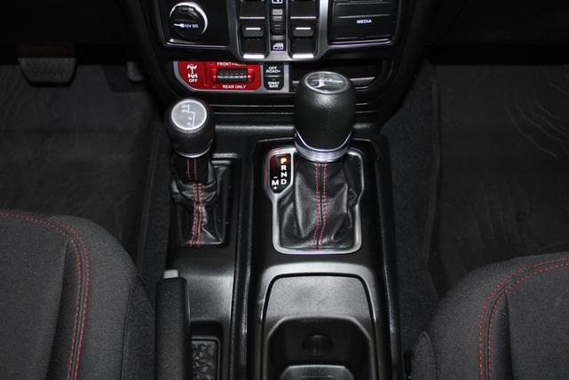 Photo of 2023 Silver Zynith Clearcoat Jeep Gladiator
