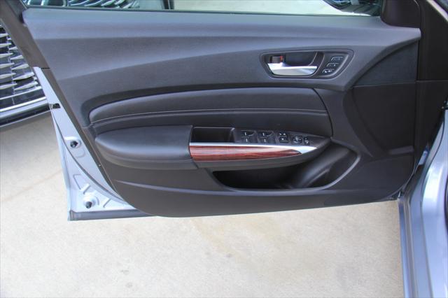 Photo of 2016 Silver Acura TLX