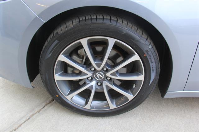 Photo of 2016 Silver Acura TLX