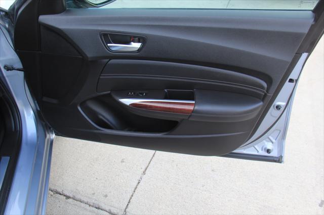 Photo of 2016 Silver Acura TLX