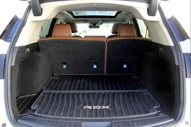 Photo of 2020 White Acura RDX