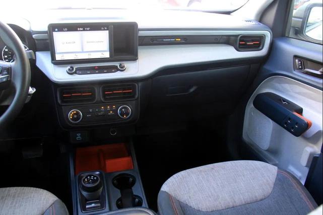 Photo of 2022 White Ford Maverick