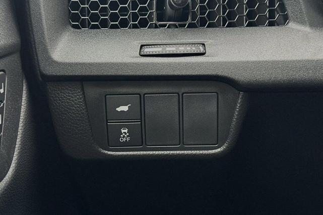 Photo of 2025 Silver Metallic Honda CR-V Hybrid