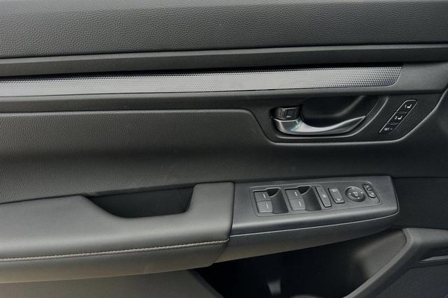 Photo of 2025 Silver Metallic Honda CR-V Hybrid
