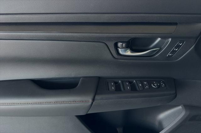 Photo of 2025 Silver Metallic Honda CR-V Hybrid