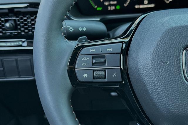 Photo of 2025 Silver Metallic Honda CR-V Hybrid
