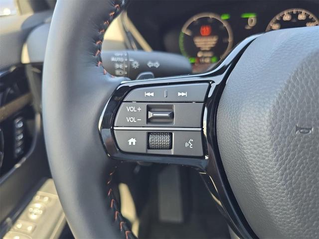 Photo of 2025 Silver Metallic Honda CR-V Hybrid
