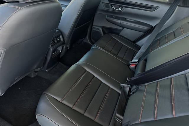 Photo of 2025 Silver Metallic Honda CR-V Hybrid