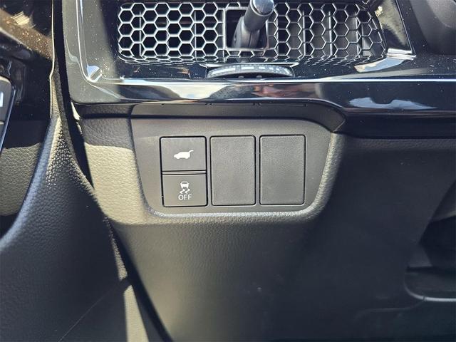 Photo of 2025 Silver Metallic Honda CR-V Hybrid