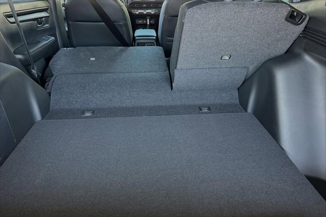 Photo of 2025 Silver Metallic Honda CR-V Hybrid